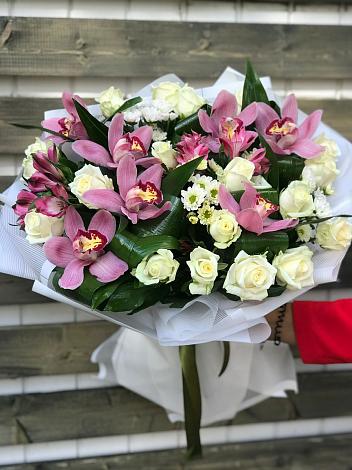 Букет цветов из: Розы и Хризантемы в Абинске