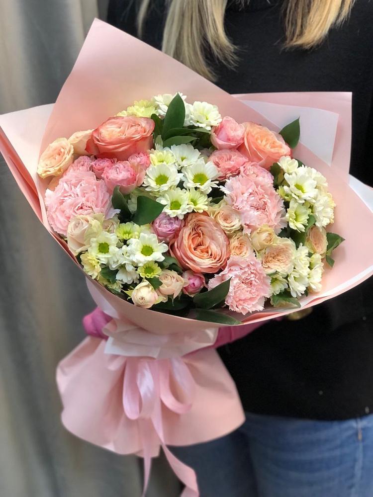 Букет нежные объятья в Абинске Букет цветов из: Гвоздики, Розы и Хризантемы в Абинске