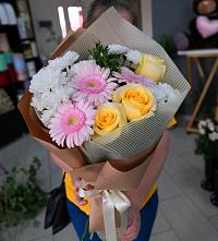 Букет цветов из:  Герберы, Розы и Хризантемы в Абинске