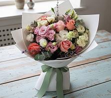 Букет цветов из:  Розы, Лизиантусы и Гвоздики в Абинске