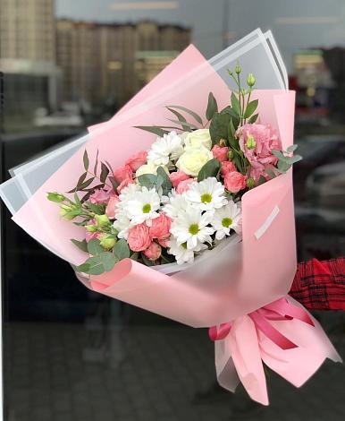 Букет цветов из: Розы, Лизиантусы и Хризантемы в Абинске