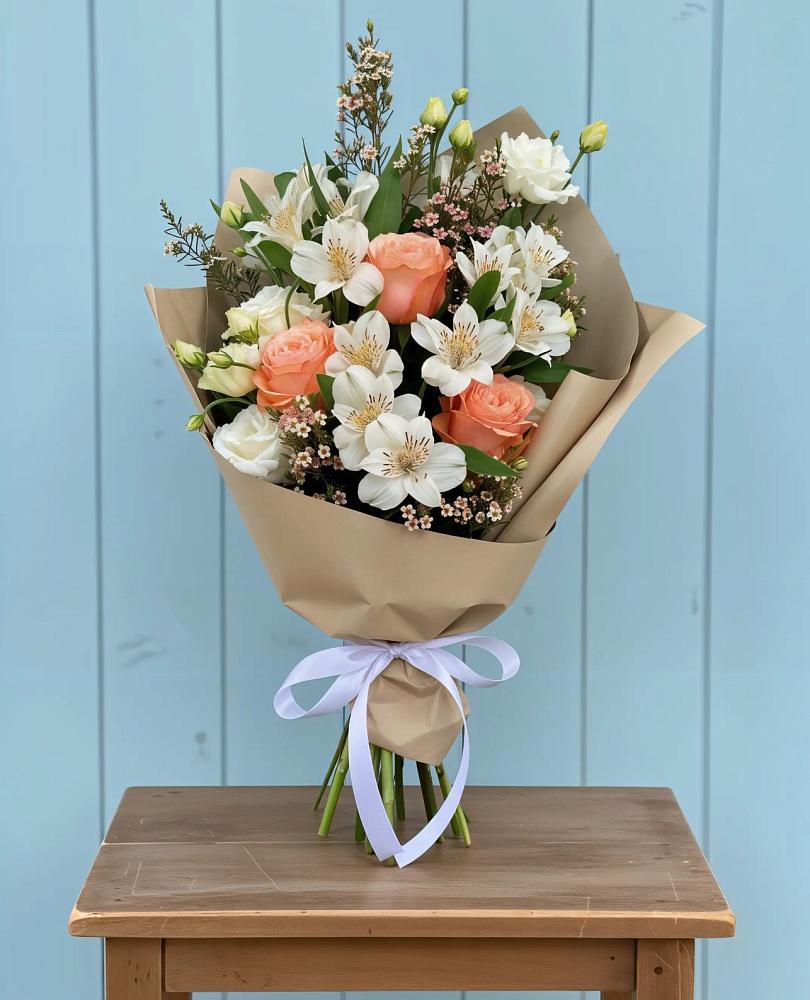 Букет цветов из: Альстромерии, Лизиантусы, Розы и Хризантемы в Абинске